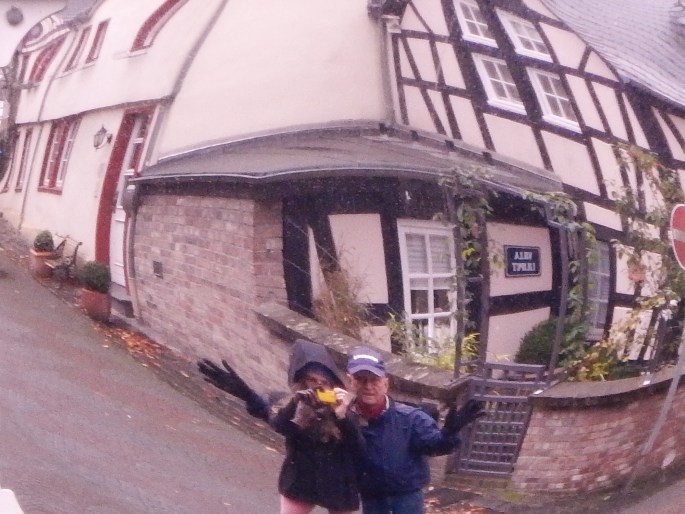 Can't resist a high mirror selfie in Linz